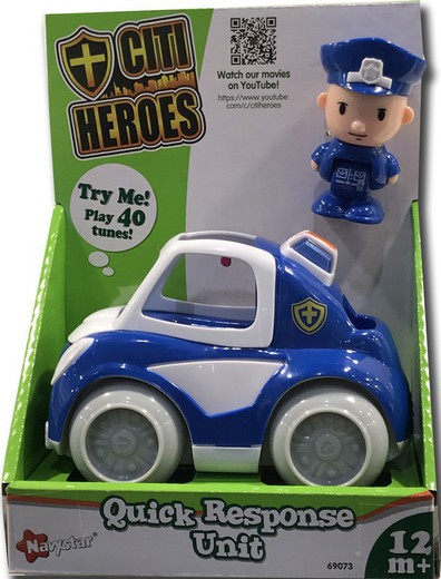 Polizeifahrzeug mit Puppe